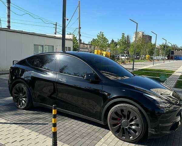 Черный Тесла Model Y, объемом двигателя 0 л и пробегом 28 тыс. км за 33000 $, фото 1 на Automoto.ua