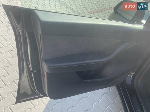 Чорний Тесла Model Y, об'ємом двигуна 0 л та пробігом 43 тис. км за 28300 $, фото 32 на Automoto.ua