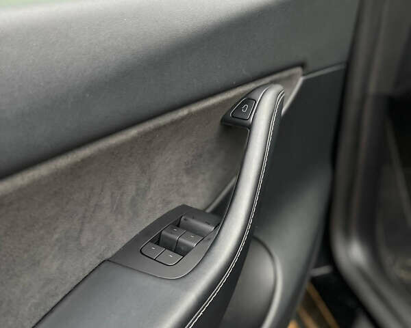 Черный Тесла Model Y, объемом двигателя 0 л и пробегом 158 тыс. км за 22000 $, фото 9 на Automoto.ua