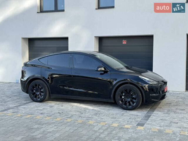Черный Тесла Model Y, объемом двигателя 0 л и пробегом 48 тыс. км за 28999 $, фото 1 на Automoto.ua