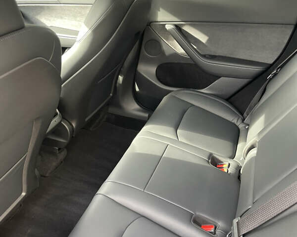 Черный Тесла Model Y, объемом двигателя 0 л и пробегом 31 тыс. км за 25990 $, фото 31 на Automoto.ua