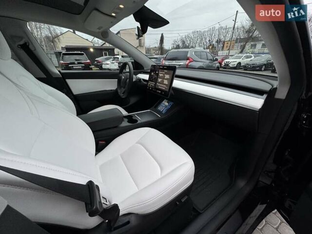 Черный Тесла Model Y, объемом двигателя 0 л и пробегом 45 тыс. км за 25999 $, фото 24 на Automoto.ua
