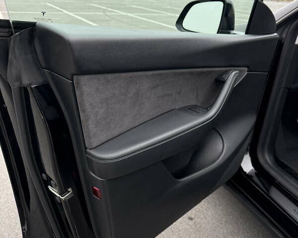 Черный Тесла Model Y, объемом двигателя 0 л и пробегом 22 тыс. км за 27999 $, фото 17 на Automoto.ua
