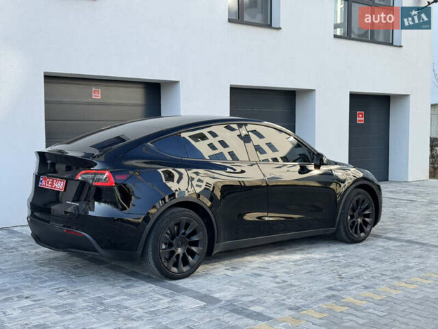Черный Тесла Model Y, объемом двигателя 0 л и пробегом 48 тыс. км за 28999 $, фото 4 на Automoto.ua