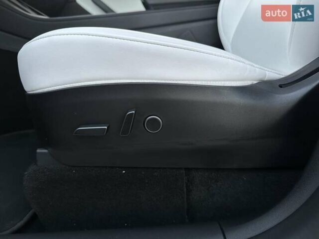 Черный Тесла Model Y, объемом двигателя 0 л и пробегом 135 тыс. км за 26899 $, фото 31 на Automoto.ua