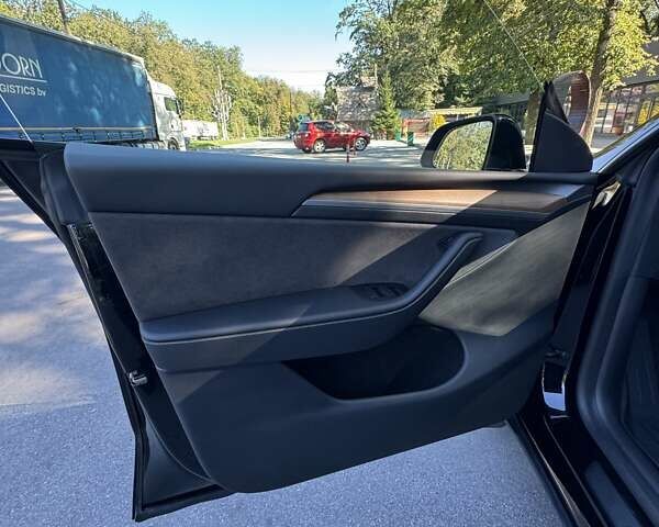 Чорний Тесла Model Y, об'ємом двигуна 0 л та пробігом 50 тис. км за 39500 $, фото 10 на Automoto.ua