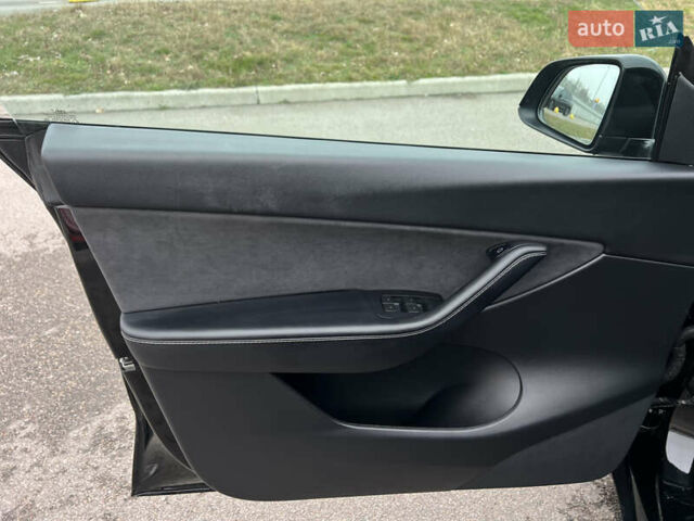 Черный Тесла Model Y, объемом двигателя 0 л и пробегом 61 тыс. км за 22900 $, фото 16 на Automoto.ua