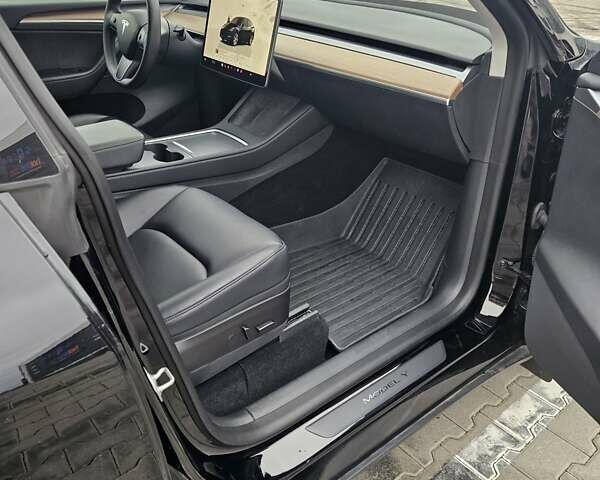 Черный Тесла Model Y, объемом двигателя 0 л и пробегом 46 тыс. км за 26000 $, фото 25 на Automoto.ua