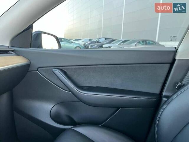 Черный Тесла Model Y, объемом двигателя 0 л и пробегом 73 тыс. км за 27890 $, фото 23 на Automoto.ua