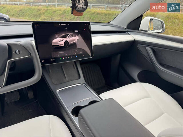 Тесла Model Y 2022 у Стрые на Automoto.ua Чорний Тесла Model Y, об'ємом двигуна 0 л та пробігом 61 тис. км за 27400 $, фото 25 на Automoto.ua