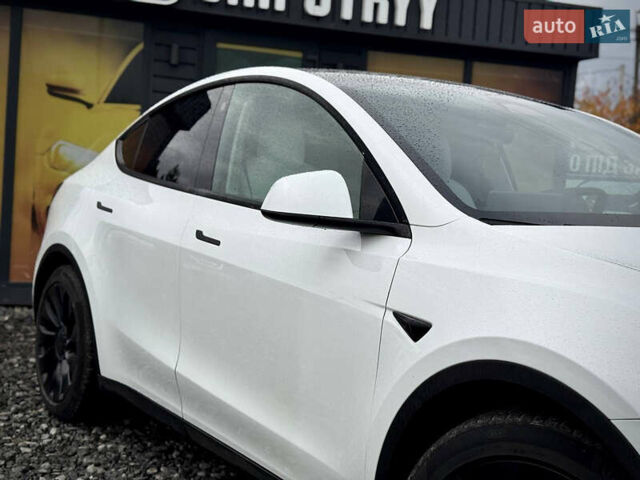 Тесла Model Y 2022 у Стрые на Automoto.ua Чорний Тесла Model Y, об'ємом двигуна 0 л та пробігом 61 тис. км за 27400 $, фото 13 на Automoto.ua