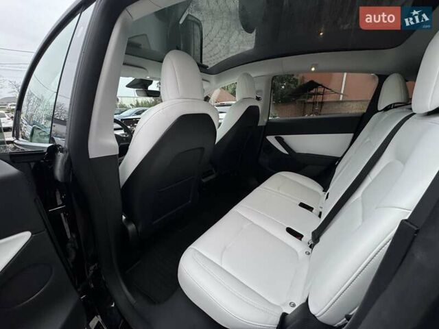 Черный Тесла Model Y, объемом двигателя 0 л и пробегом 45 тыс. км за 25999 $, фото 2 на Automoto.ua