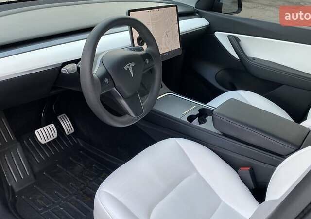 Черный Тесла Model Y, объемом двигателя 0 л и пробегом 34 тыс. км за 35400 $, фото 2 на Automoto.ua