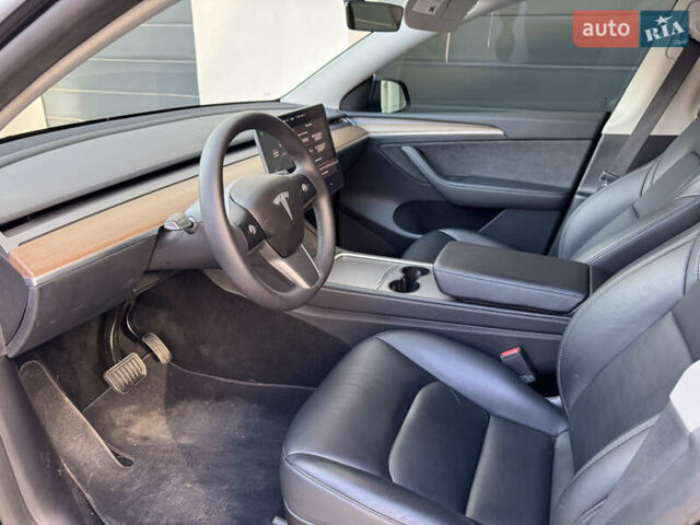 Черный Тесла Model Y, объемом двигателя 0 л и пробегом 48 тыс. км за 28999 $, фото 21 на Automoto.ua