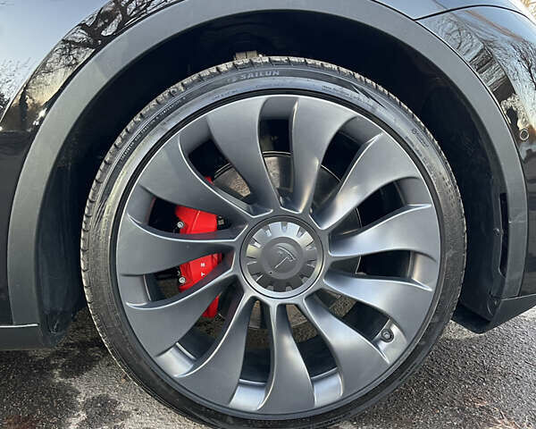 Черный Тесла Model Y, объемом двигателя 0 л и пробегом 83 тыс. км за 25900 $, фото 29 на Automoto.ua