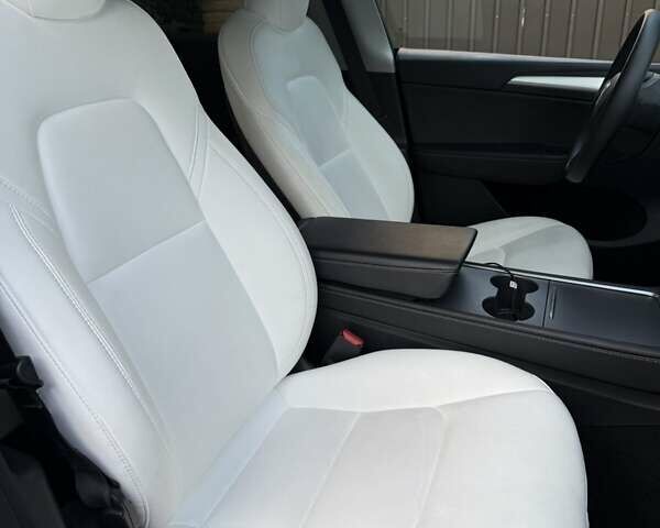 Черный Тесла Model Y, объемом двигателя 0 л и пробегом 90 тыс. км за 32000 $, фото 15 на Automoto.ua