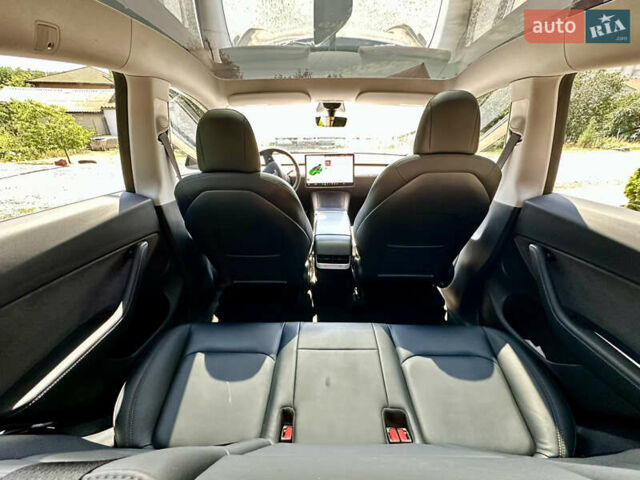 Черный Тесла Model Y, объемом двигателя 0 л и пробегом 50 тыс. км за 24999 $, фото 6 на Automoto.ua
