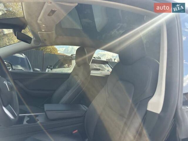 Черный Тесла Model Y, объемом двигателя 0 л и пробегом 49 тыс. км за 27555 $, фото 14 на Automoto.ua