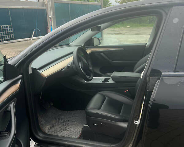 Черный Тесла Model Y, объемом двигателя 0 л и пробегом 28 тыс. км за 35990 $, фото 9 на Automoto.ua