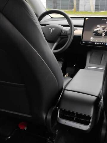 Черный Тесла Model Y, объемом двигателя 0 л и пробегом 46 тыс. км за 25900 $, фото 11 на Automoto.ua