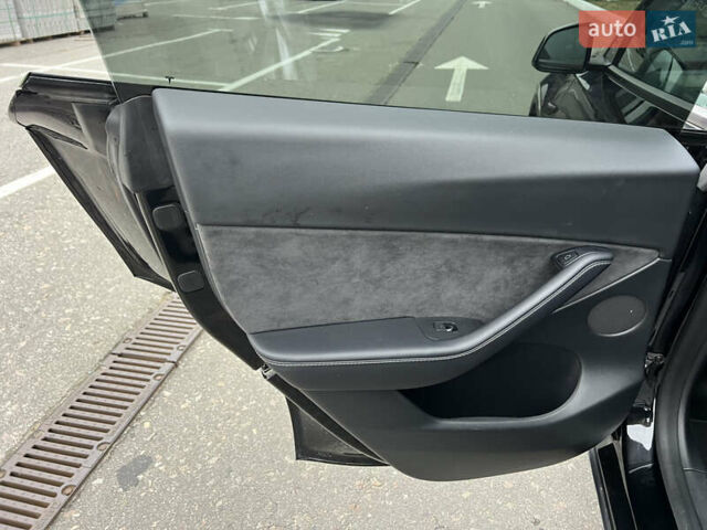 Черный Тесла Model Y, объемом двигателя 0 л и пробегом 61 тыс. км за 22900 $, фото 28 на Automoto.ua