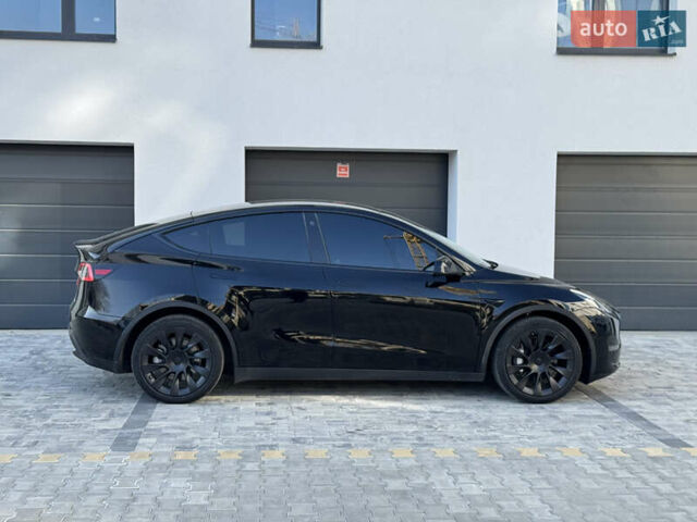 Черный Тесла Model Y, объемом двигателя 0 л и пробегом 48 тыс. км за 28999 $, фото 2 на Automoto.ua