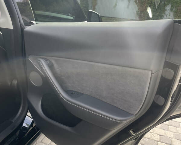Черный Тесла Model Y, объемом двигателя 0 л и пробегом 31 тыс. км за 26700 $, фото 32 на Automoto.ua
