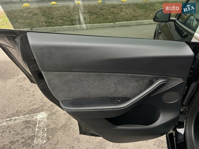 Черный Тесла Model Y, объемом двигателя 0 л и пробегом 61 тыс. км за 22900 $, фото 33 на Automoto.ua