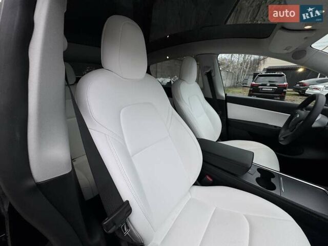 Черный Тесла Model Y, объемом двигателя 0 л и пробегом 45 тыс. км за 25999 $, фото 25 на Automoto.ua