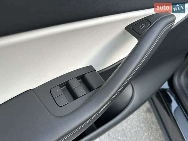 Чорний Тесла Model Y, об'ємом двигуна 0 л та пробігом 135 тис. км за 26499 $, фото 37 на Automoto.ua