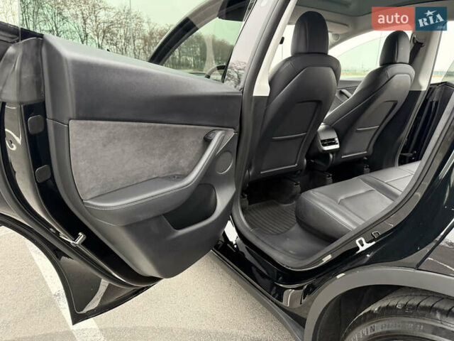 Черный Тесла Model Y, объемом двигателя 0 л и пробегом 22 тыс. км за 27999 $, фото 22 на Automoto.ua