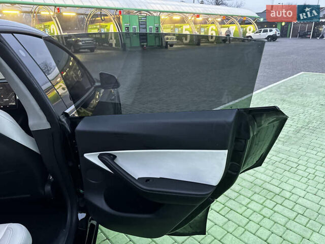 Черный Тесла Model Y, объемом двигателя 0 л и пробегом 85 тыс. км за 28000 $, фото 32 на Automoto.ua