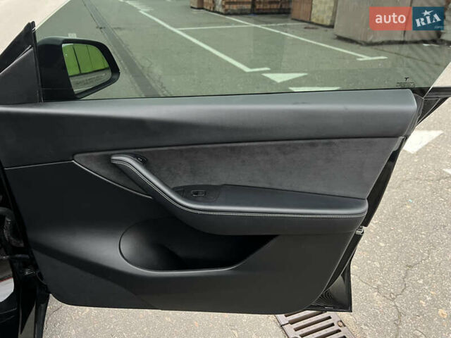 Черный Тесла Model Y, объемом двигателя 0 л и пробегом 61 тыс. км за 22900 $, фото 17 на Automoto.ua