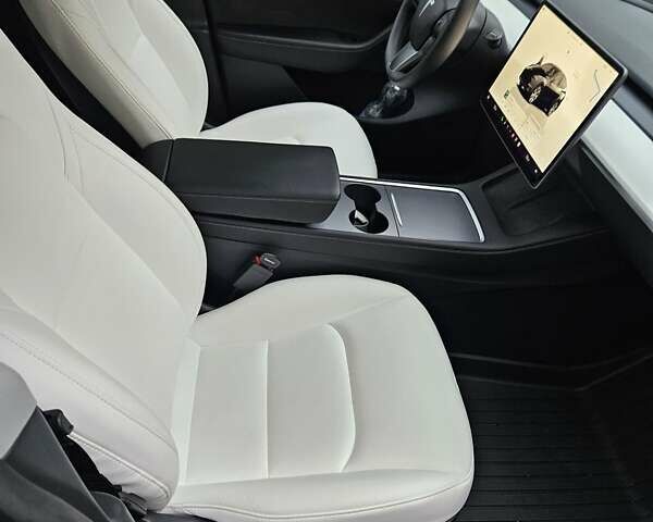 Тесла Model Y 2022 в Днепре (Днепропетровске) на Automoto.ua Черный Тесла Model Y, объемом двигателя 0 л и пробегом 30 тыс. км за 30000 $, фото 2 на Automoto.ua