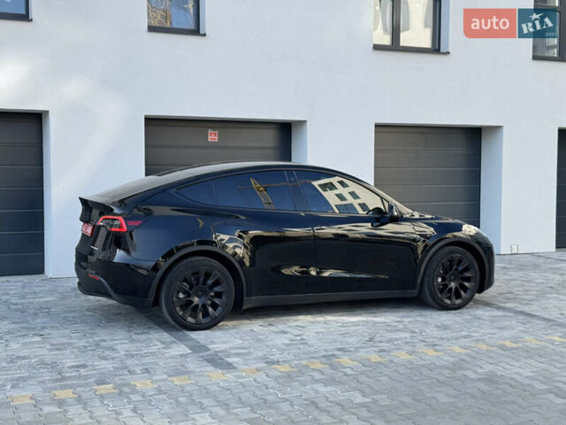 Черный Тесла Model Y, объемом двигателя 0 л и пробегом 48 тыс. км за 28999 $, фото 3 на Automoto.ua