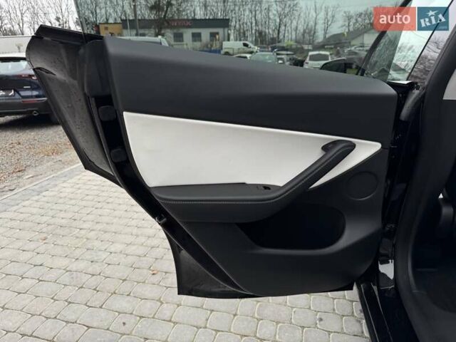 Черный Тесла Model Y, объемом двигателя 0 л и пробегом 45 тыс. км за 25999 $, фото 20 на Automoto.ua