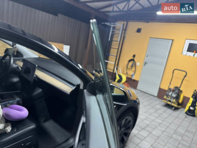 Черный Тесла Model Y, объемом двигателя 0 л и пробегом 89 тыс. км за 25500 $, фото 8 на Automoto.ua