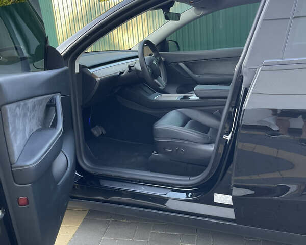 Черный Тесла Model Y, объемом двигателя 0 л и пробегом 67 тыс. км за 27500 $, фото 29 на Automoto.ua