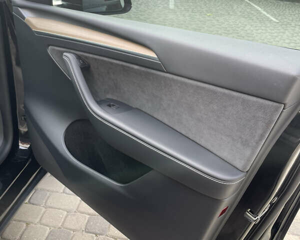 Черный Тесла Model Y, объемом двигателя 0 л и пробегом 31 тыс. км за 25990 $, фото 22 на Automoto.ua