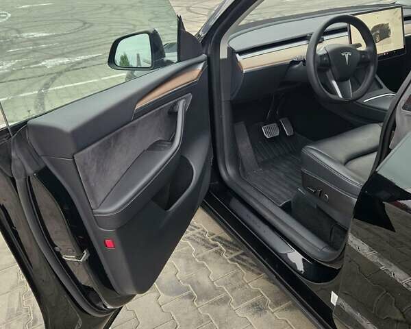 Черный Тесла Model Y, объемом двигателя 0 л и пробегом 46 тыс. км за 26000 $, фото 13 на Automoto.ua