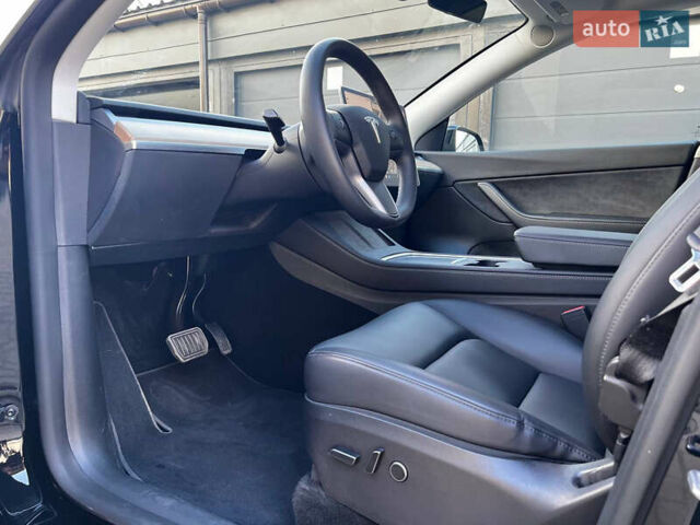 Черный Тесла Model Y, объемом двигателя 0 л и пробегом 6 тыс. км за 27900 $, фото 55 на Automoto.ua