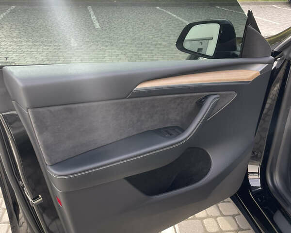 Чорний Тесла Model Y, об'ємом двигуна 0 л та пробігом 32 тис. км за 25900 $, фото 44 на Automoto.ua