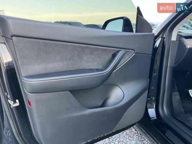Черный Тесла Model Y, объемом двигателя 0 л и пробегом 73 тыс. км за 27890 $, фото 16 на Automoto.ua