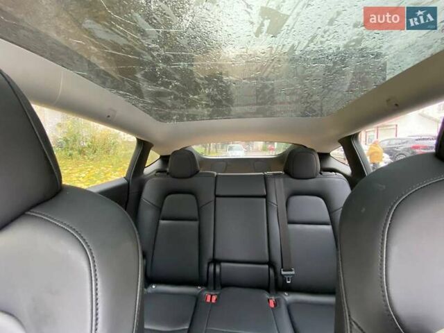 Черный Тесла Model Y, объемом двигателя 0 л и пробегом 32 тыс. км за 32000 $, фото 7 на Automoto.ua