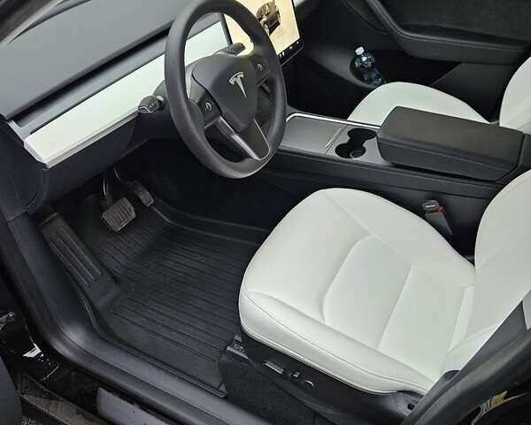 Тесла Model Y 2022 в Днепре (Днепропетровске) на Automoto.ua Черный Тесла Model Y, объемом двигателя 0 л и пробегом 30 тыс. км за 30000 $, фото 3 на Automoto.ua