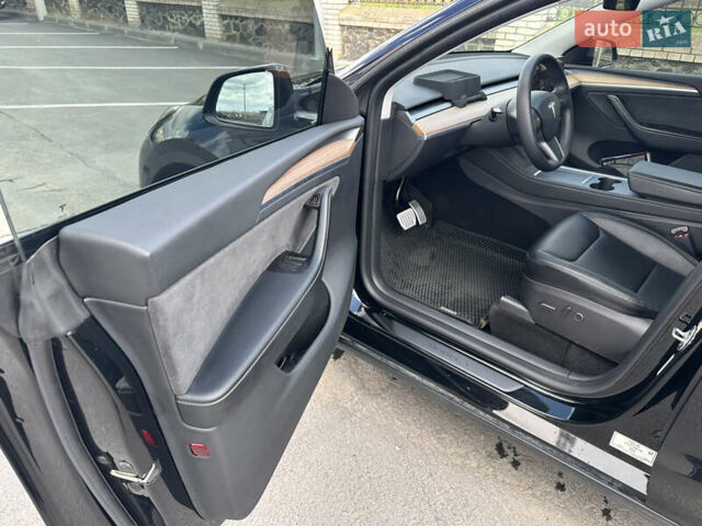 Черный Тесла Model Y, объемом двигателя 0 л и пробегом 36 тыс. км за 40800 $, фото 9 на Automoto.ua