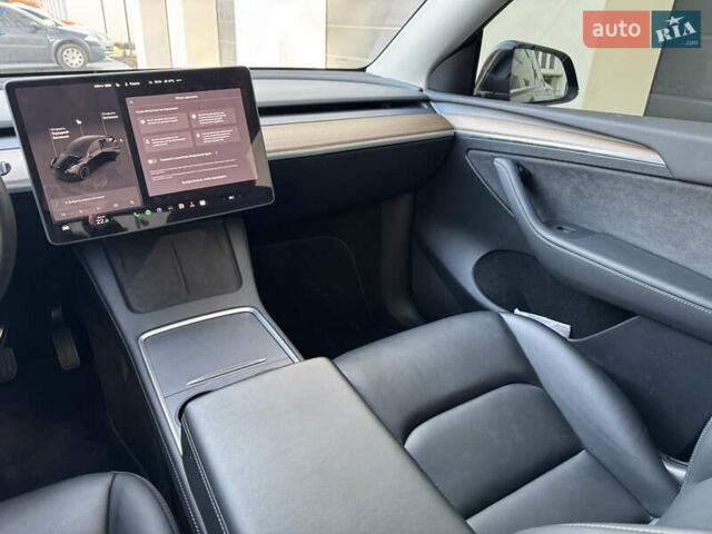 Черный Тесла Model Y, объемом двигателя 0 л и пробегом 48 тыс. км за 28999 $, фото 28 на Automoto.ua