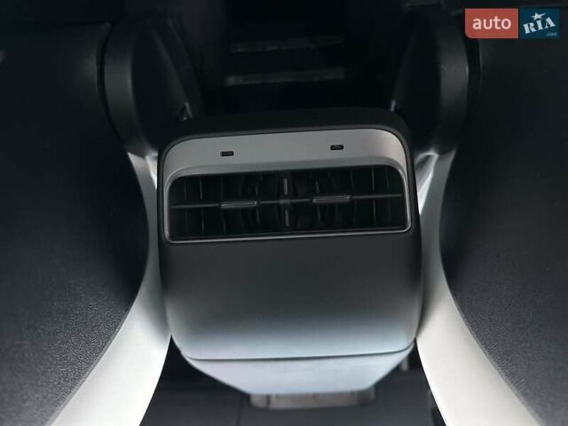 Черный Тесла Model Y, объемом двигателя 0 л и пробегом 135 тыс. км за 26899 $, фото 51 на Automoto.ua