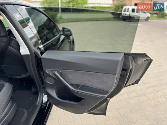 Черный Тесла Model Y, объемом двигателя 0 л и пробегом 60 тыс. км за 24500 $, фото 16 на Automoto.ua