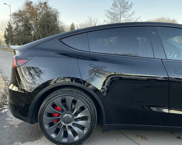 Черный Тесла Model Y, объемом двигателя 0 л и пробегом 83 тыс. км за 25900 $, фото 3 на Automoto.ua